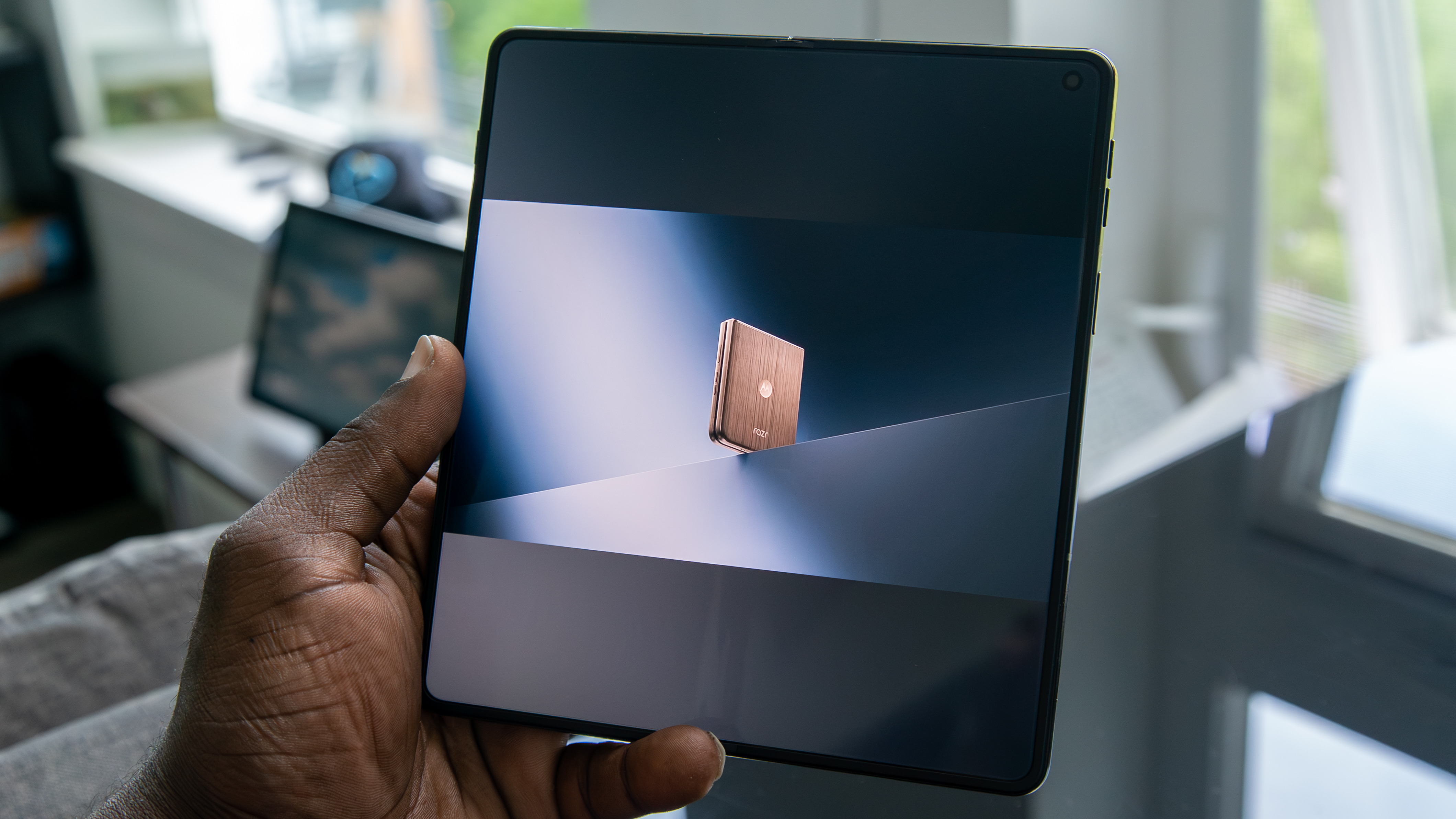 Motorola Razr Fold full screen video on inner display