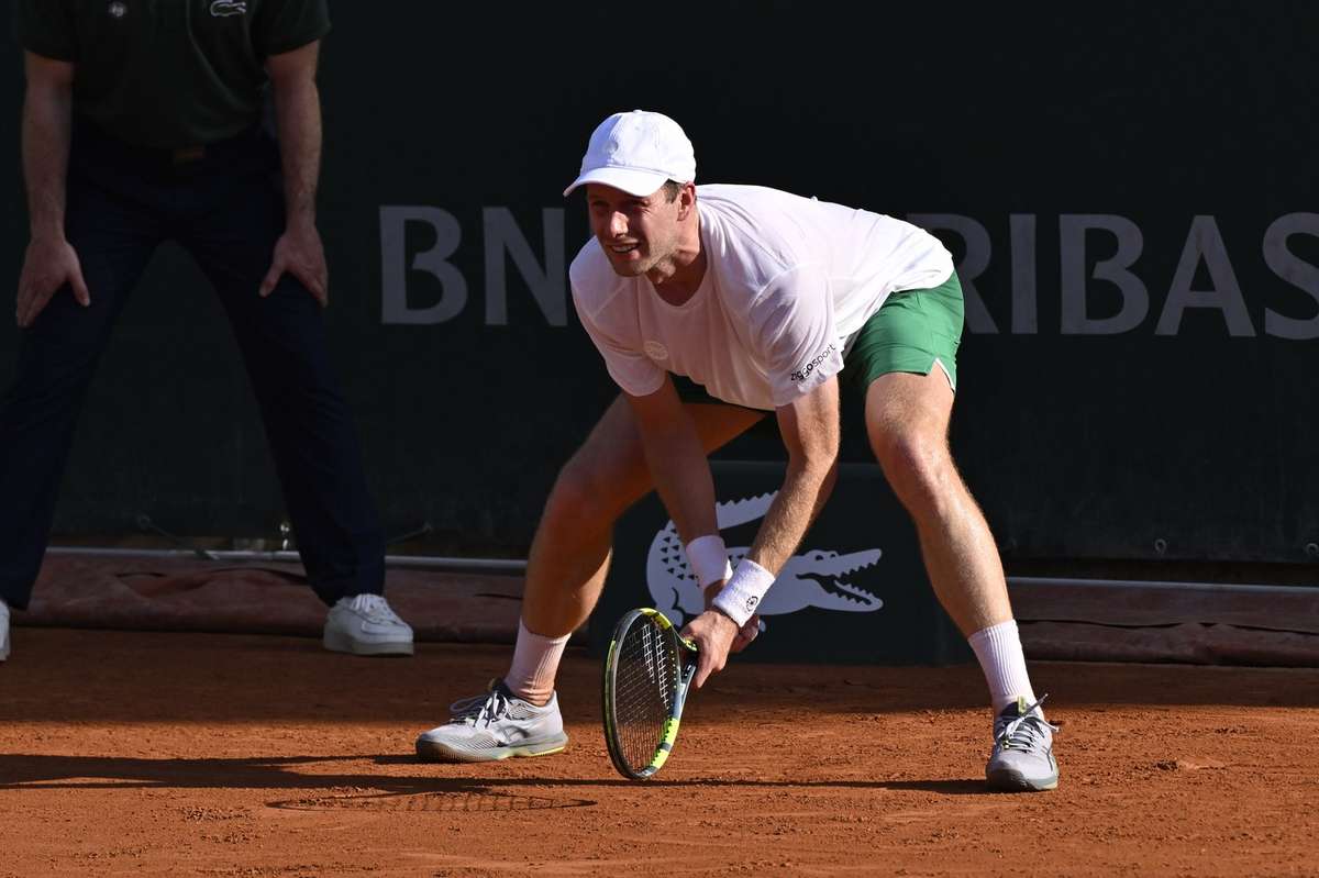 Botic van de Zandschulp done at French Open after sloppy outing against Cerundolo