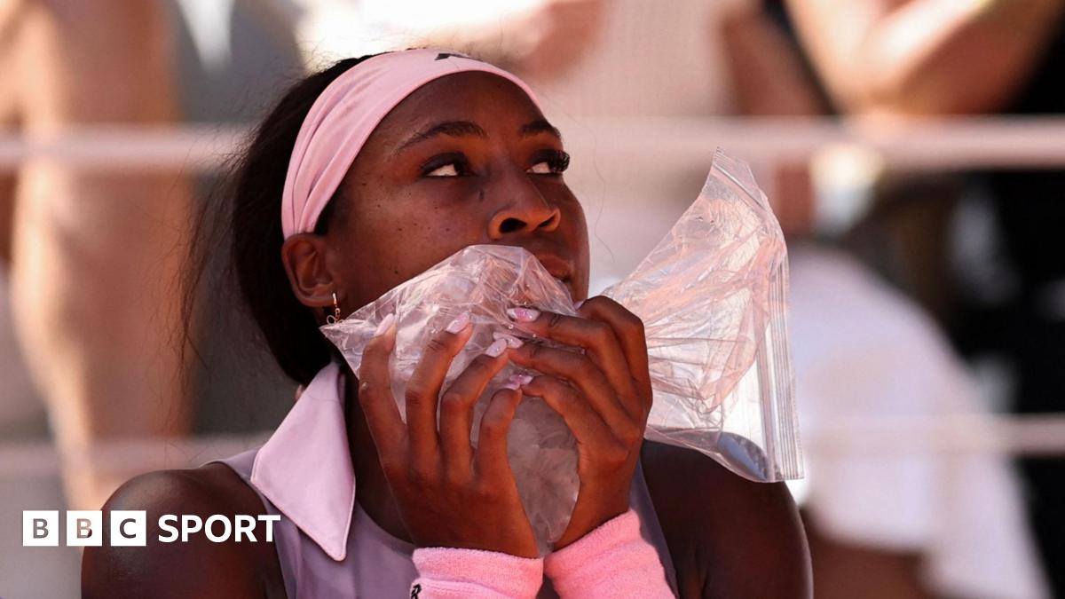 Coco Gauff cools down with a bag of ice at the French Open