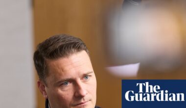 ‘Like tobacco’: Wes Streeting calls for partial social media ban for under-16s | Social media ban