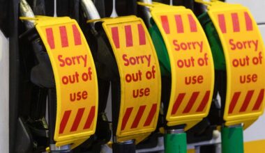 UK eases sanctions on Russian oil imports as fuel prices soar | Russia-Ukraine war News