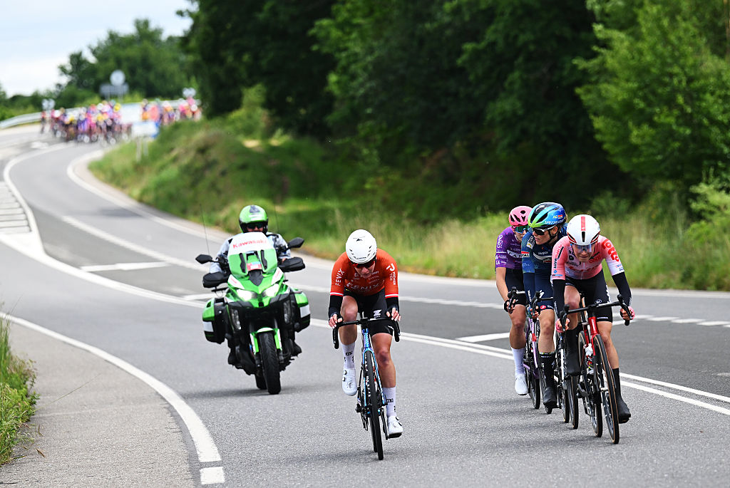 The five woman breakaway during stage 2 of La Vuelta Femenina 2026, between Lobios and San Cibrao das Vi&ntilde;as. (Photo by Szymon Gruchalski/Getty Images)