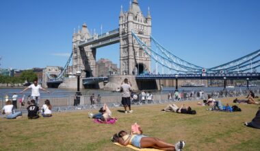 Temperatures hit 25C in parts of UK but rain on cards for bank holiday weekend