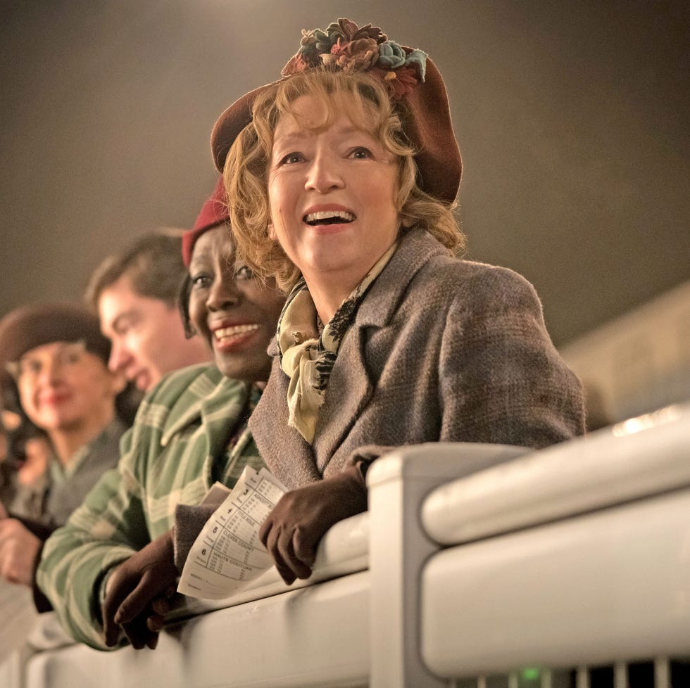 mhp_09547_rellen thomas stars as violet and lesley manville as mrs. harris in director tony fabian’s mrs.harris goes to paris, a focus features release. credit: dávid lukács / © 2021 ada films ltd harris squared kft mhp_09547_rellen thomas stars as violet and lesley manville as mrs. harris in director tony fabian’s mrs.harris goes to paris, a focus features release. credit: dávid lukács / © 2021 ada films ltd harris squared kft