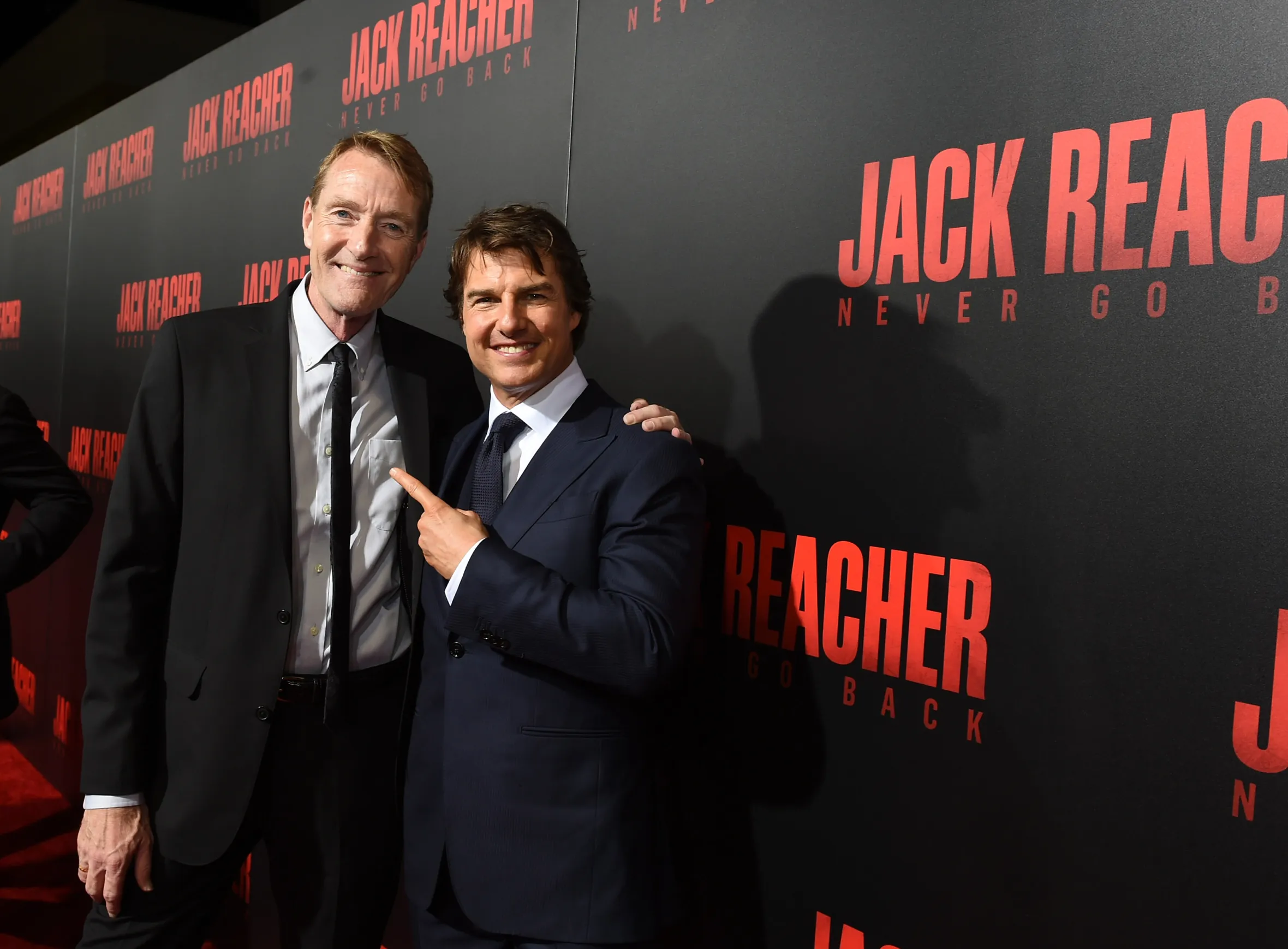 Writer Lee Child and actor Tom Cruise at the "Jack Reacher: Never Go Back" fan screening.