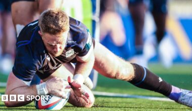Kyle Steyn scores a try for Glasgow Warriors against Connacht