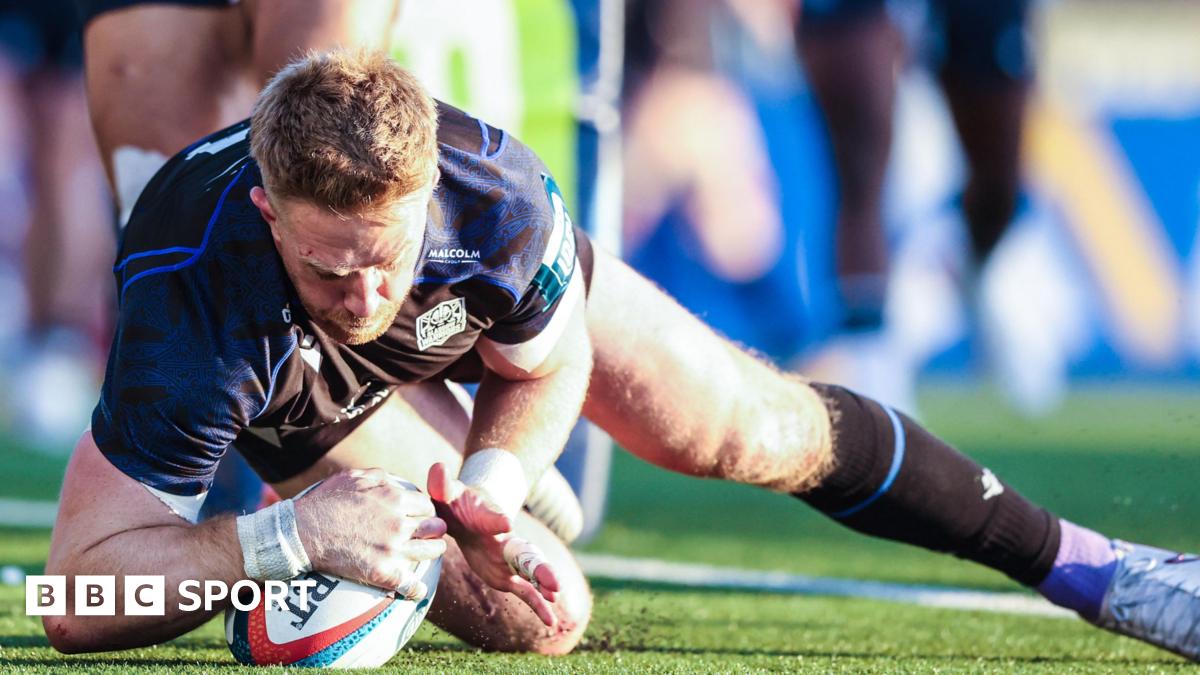 Kyle Steyn scores a try for Glasgow Warriors against Connacht