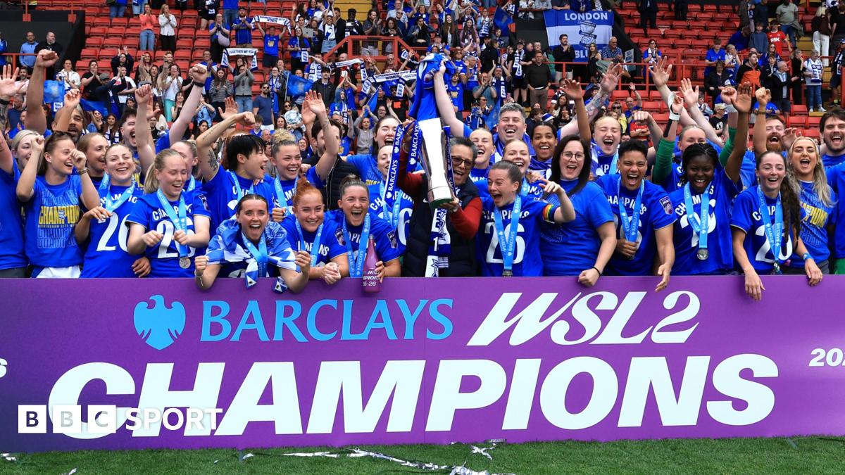 Birmingham celebrate with the WSL 2 trophy