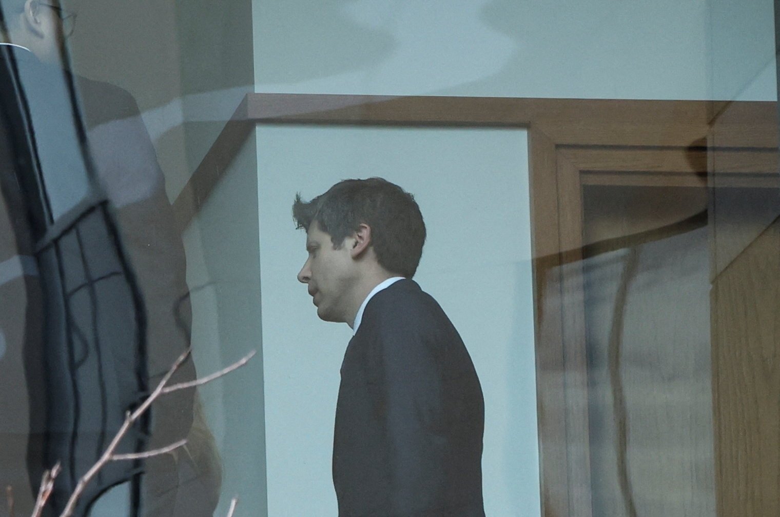 OpenAI CEO Sam Altman walks at the courthouse during a recess of the trial in Elon Musk's lawsuit over OpenAI's for-profit conversion at a federal courthouse in Oakland, California, U.S., May 4, 2026. (Reuters Photo)