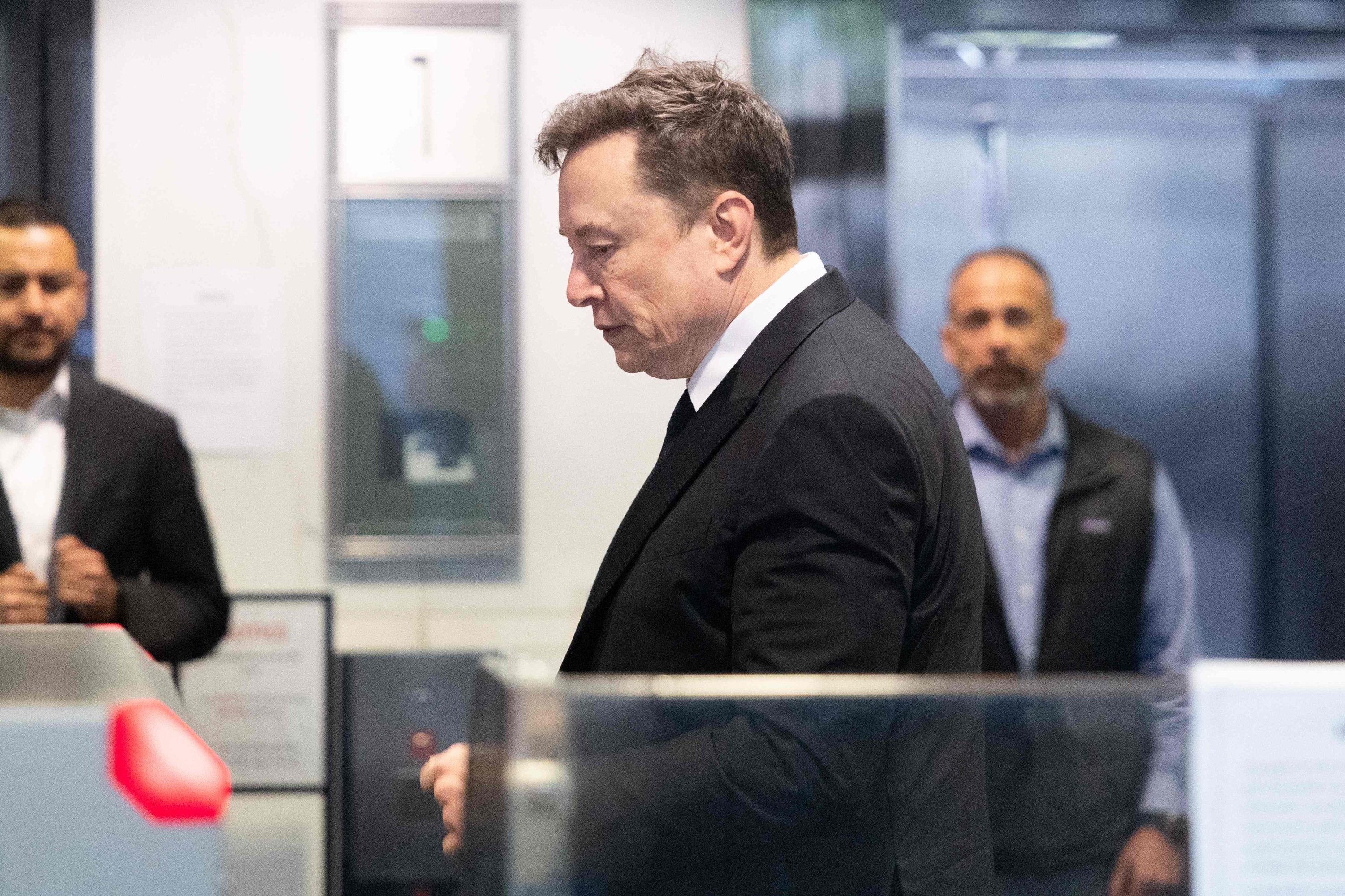 Elon Musk arrives to court at the Ronald V. Dellums Federal Building in Oakland, California, U.S., April 30, 2026. (AFP Photo)