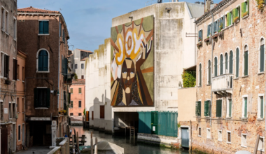 ‘She had a fresh, informed eye’: mural depicting late Venice Biennale curator Koyo Kouoh displayed in lagoon city - The Art Newspaper