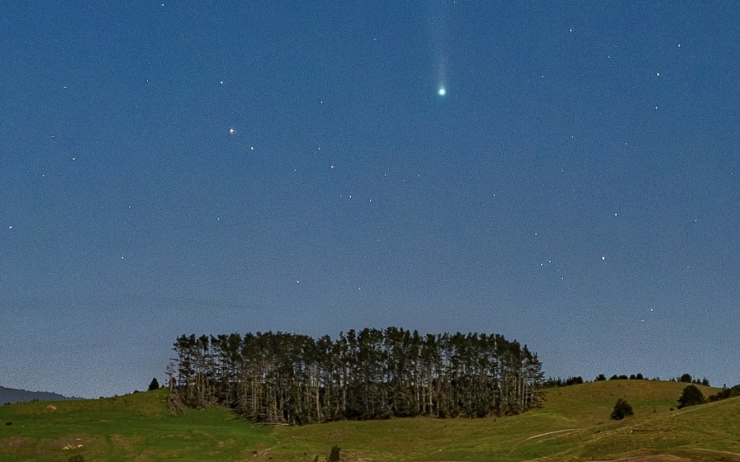 The comet captured from Hikurangi.