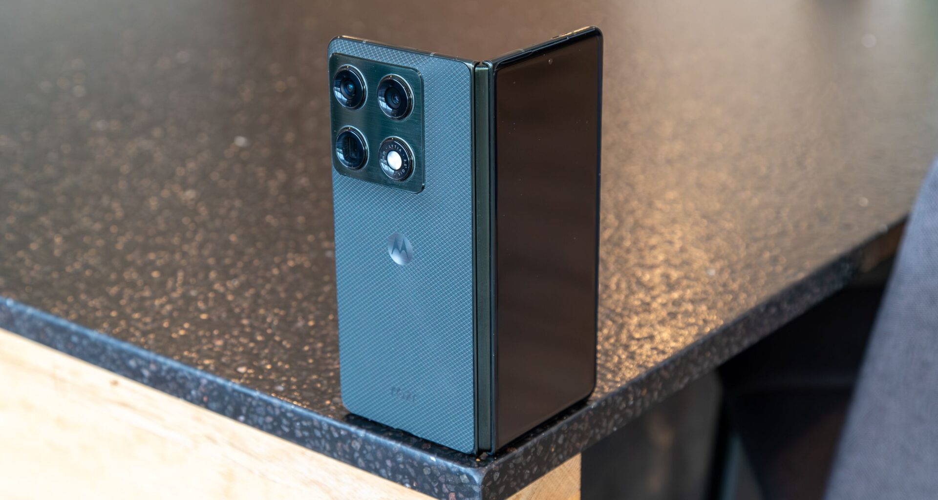 How fast is the Motorola Razr Fold charging speed?