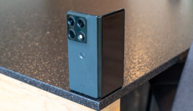 How fast is the Motorola Razr Fold charging speed?
