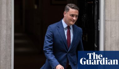Wes Streeting plans to resign and mount leadership challenge, allies say | Wes Streeting