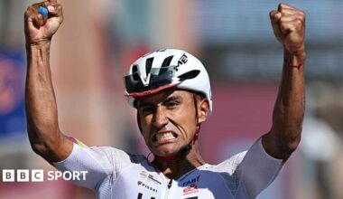 Jhonatan Narvaez celebrate winning stage 11 of the Giro d'Italia