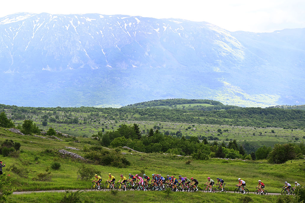 Visma-Lease a Bike lead the peloton up Blockhaus on stage 7 of the 2026 Giro d'Italia