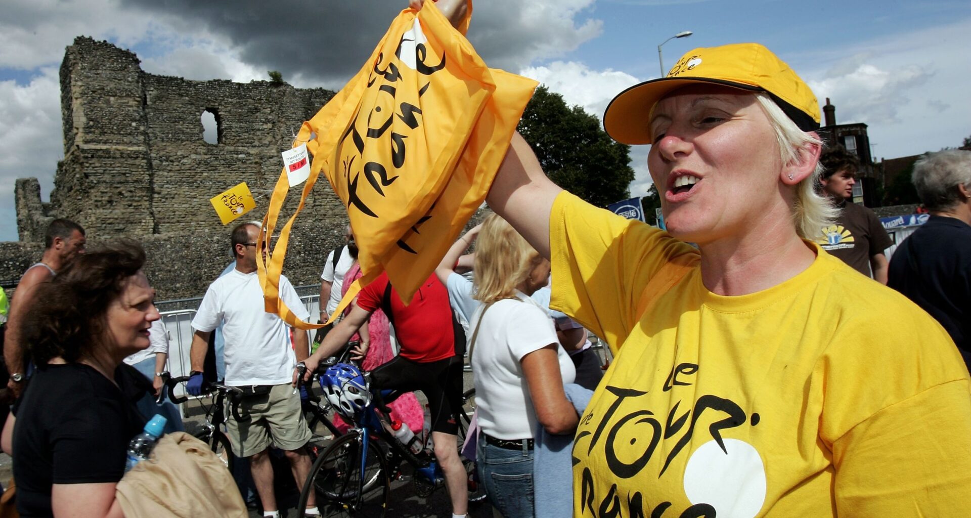 'A once-in-a-lifetime opportunity' – Tour de France calls for 9,000 volunteers for UK Grand Départ in 2027