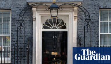 How Keir Starmer lost authority over two days of confusion and drama | Labour party leadership