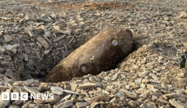 Plymouth WW2 bomb to be blown up as 1,200 homes evacuated - BBC