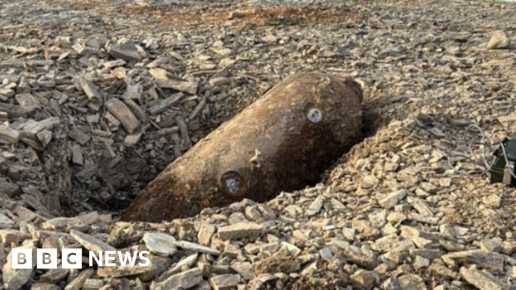 Plymouth WW2 bomb to be blown up as 1,200 homes evacuated - BBC