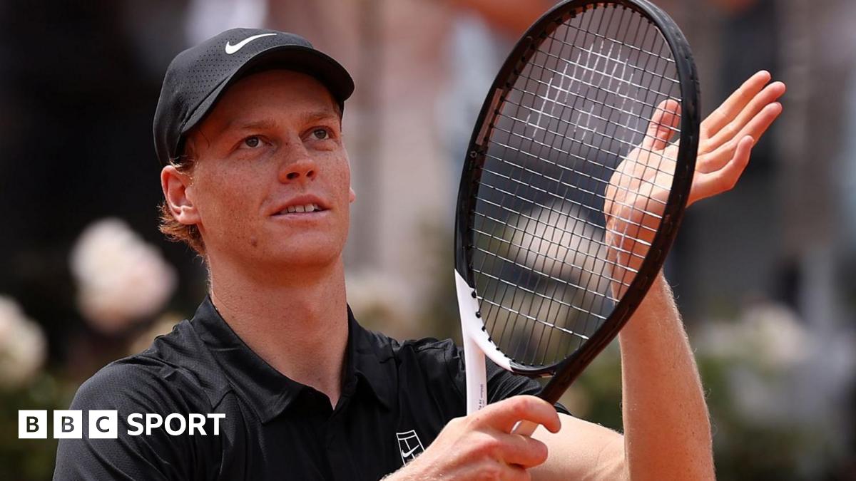 Jannik Sinner applauds the crowd after reaching the Italian Open semi-finals