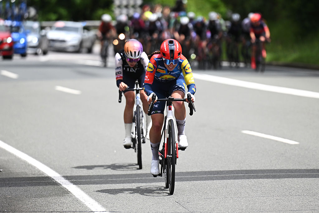 AMOREBIETA-ETXANO, SPAIN - MAY 16: (L-R) Dominika Wlodarczyk of Poland and UAE Team ADQ and Shirin van Anrooij of Netherlands and Team Lidl - Trek attack during the 5th Itzulia Women 2026, Stage 2 a 138km stage from Abadino to Amorebieta-Etxano / #UCIWWT / on May 16, 2026 in Amorebieta-Etxano, Spain. (Photo by Szymon Gruchalski/Getty Images)