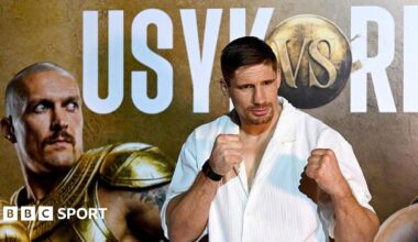 A face-off between Rico Verhoeven and Oleksandr Usyk in front of the Great Pyramid of Giza