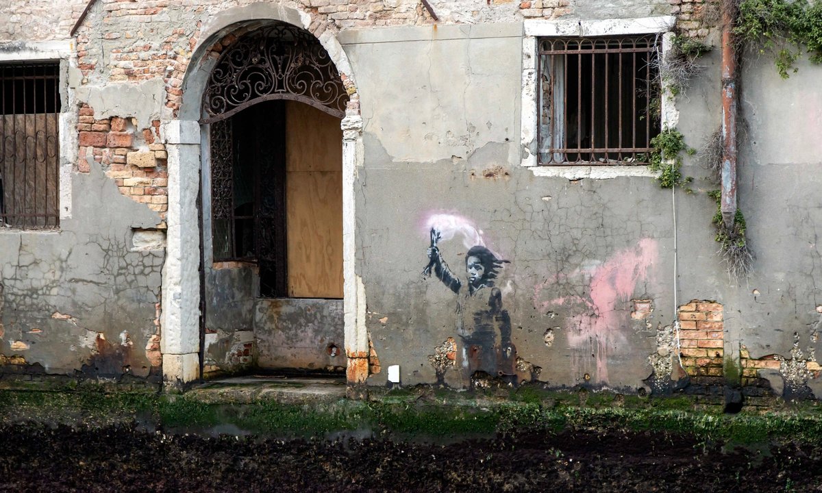 Banksy’s Venice mural has been restored and will now tour city - The Art Newspaper