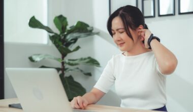 Doctors Explain How to Unclog Your Ears