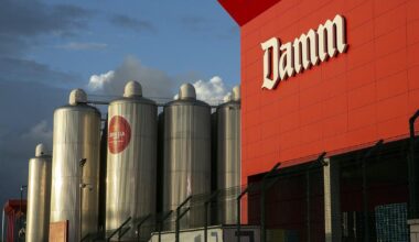 Damm strengthens itself in the United Kingdom with the purchase of Old Speckled Hen beer