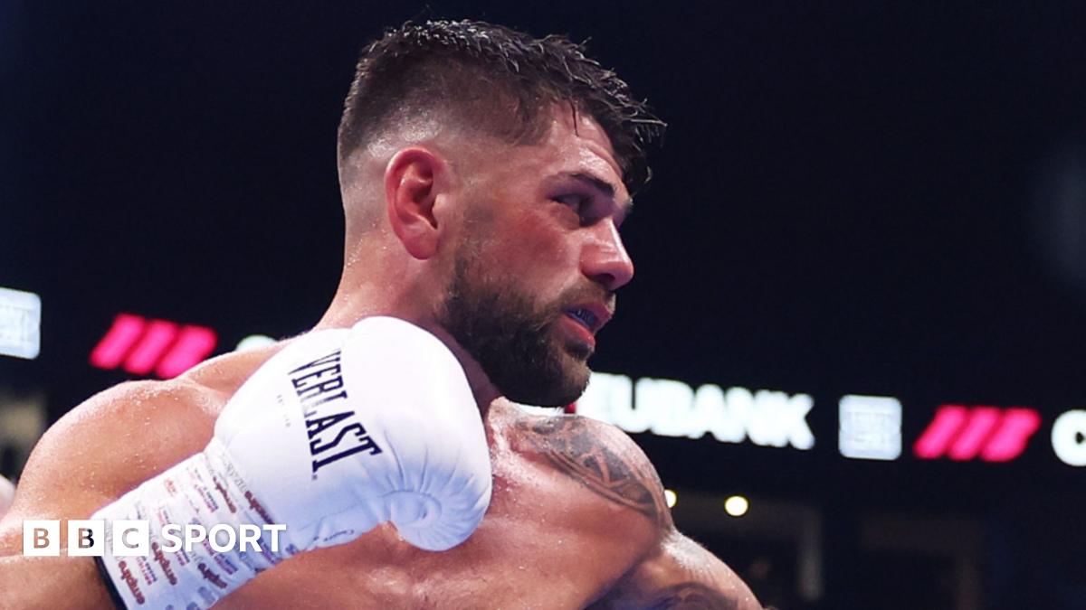 Joe Cordina side-on in the ring with gloved right fist raised