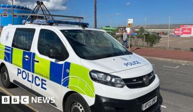 Manhunt in Great Yarmouth after reports of rape of two teenagers - BBC