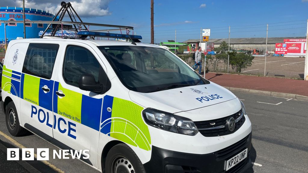 Manhunt in Great Yarmouth after reports of rape of two teenagers - BBC