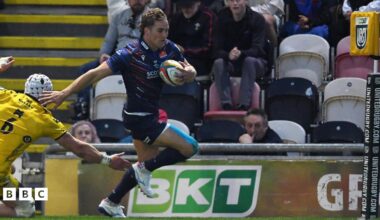 Duhan van der Merwe races over for a try