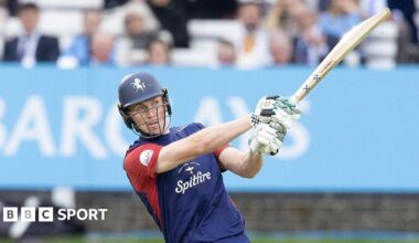 Kent batter Zak Crawley plays a pull shot.