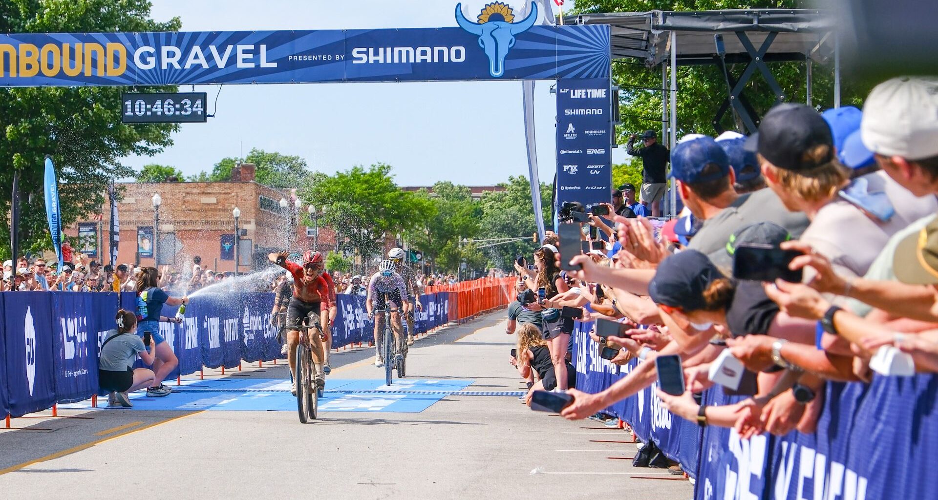 Sofia Gomez Villafane wins Unbound 200