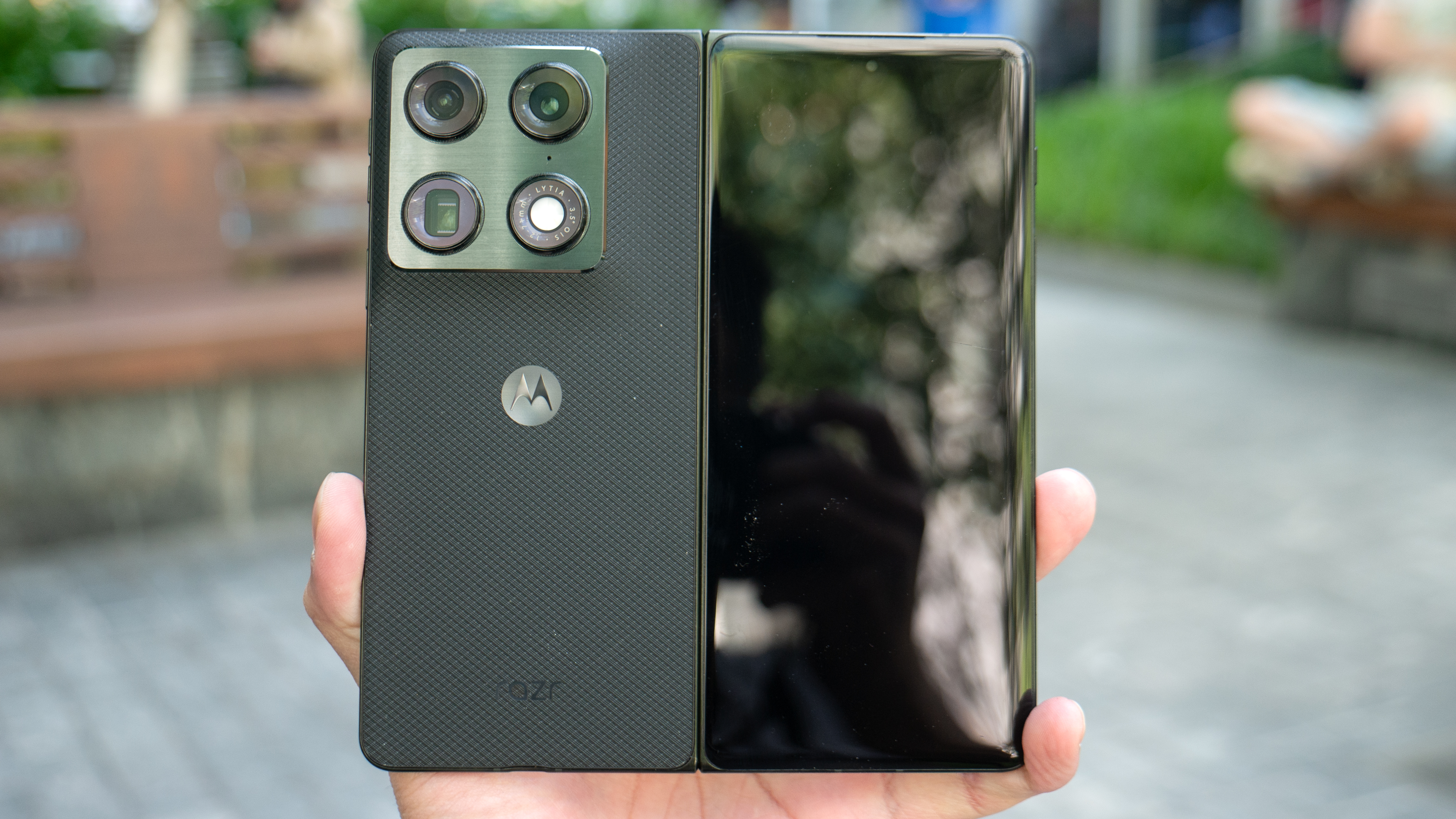 Motorola Razr Fold Review.