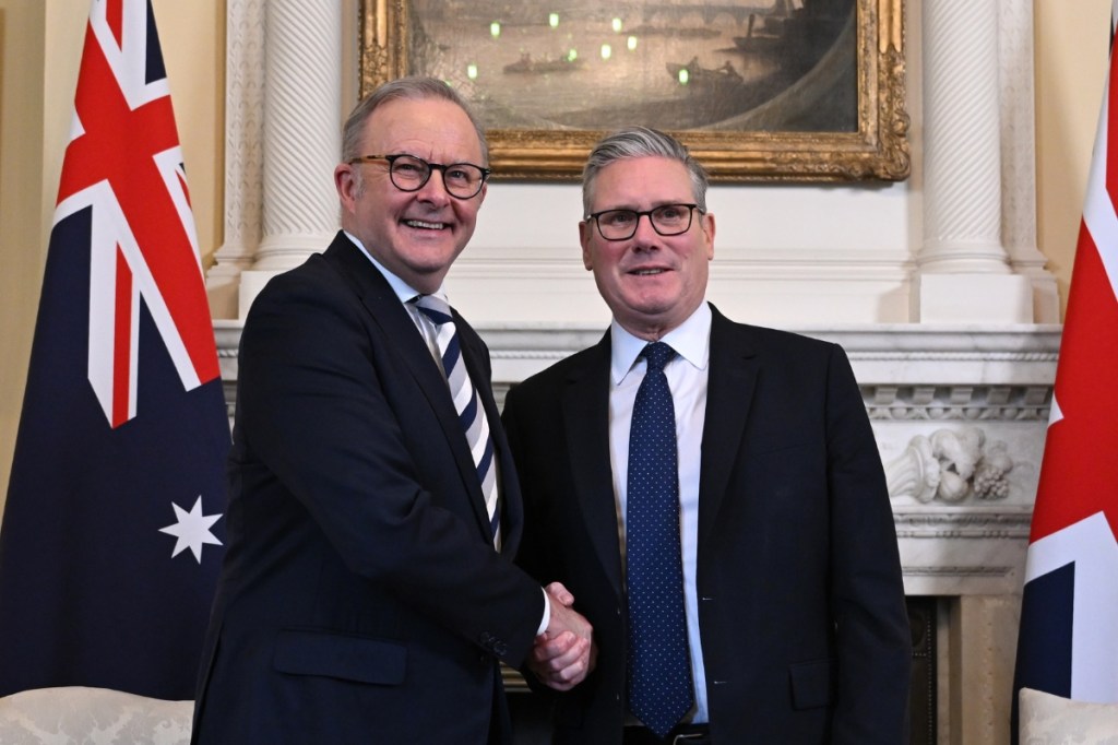 Albanese backs in UK PM amid calls for his resignation - News