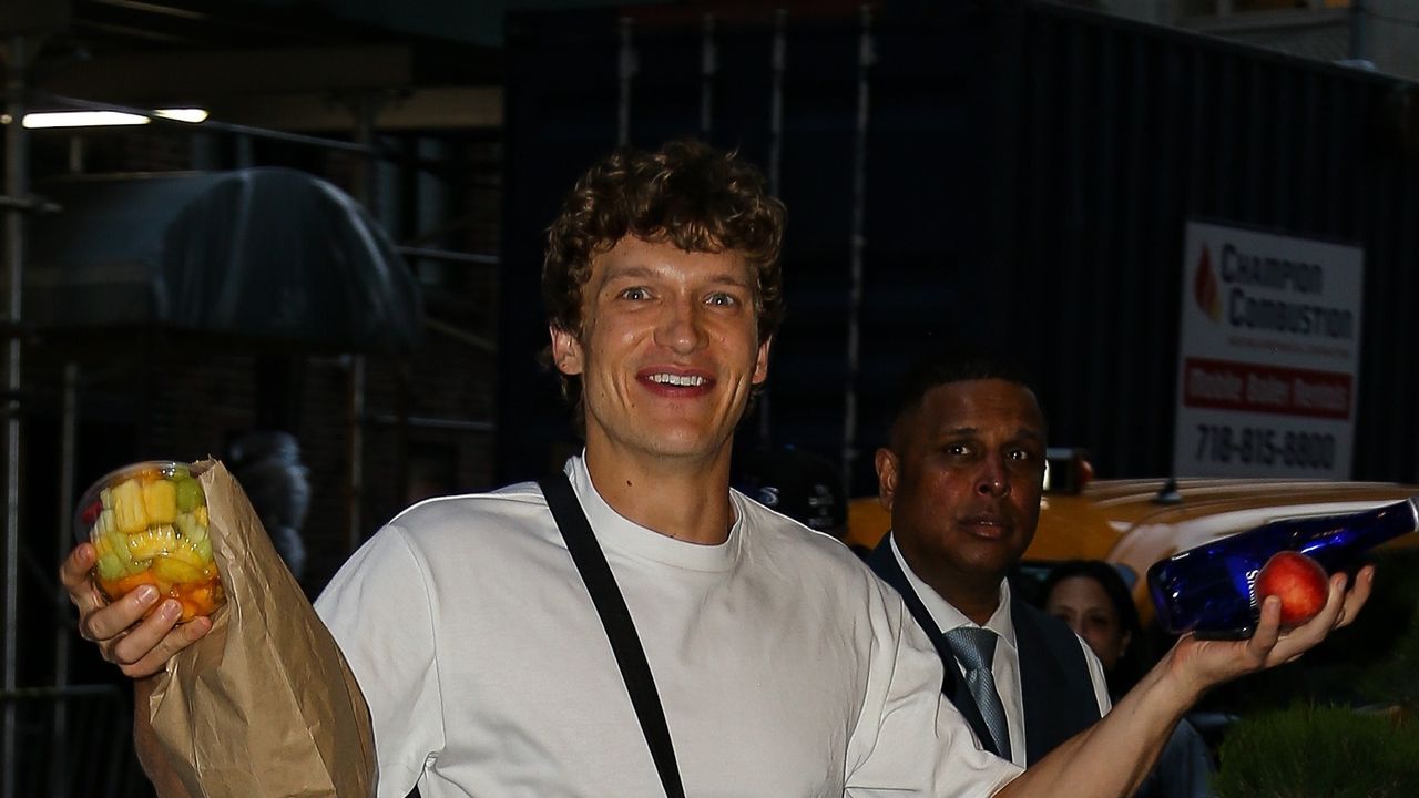 Connor Storrie’s Post-Met Gala Snack Run Look Is Straight Out of the ’90s