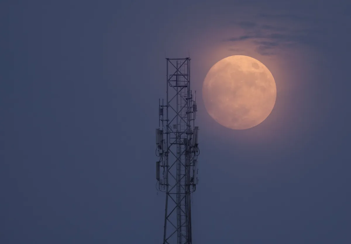 Soumyadeep Mukherjee captured this image of the Blue Supermoon from Kolkata, India, 30 August 2023. Equipment: Nikon D5600, Sigma 150-600mm, Leofoto tripod. Exposure: f/6.3, 1 second, ISO 800, 600mm