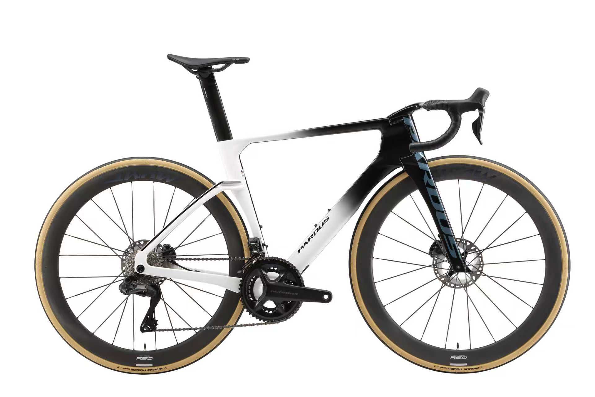 Pardus aero bike in studio