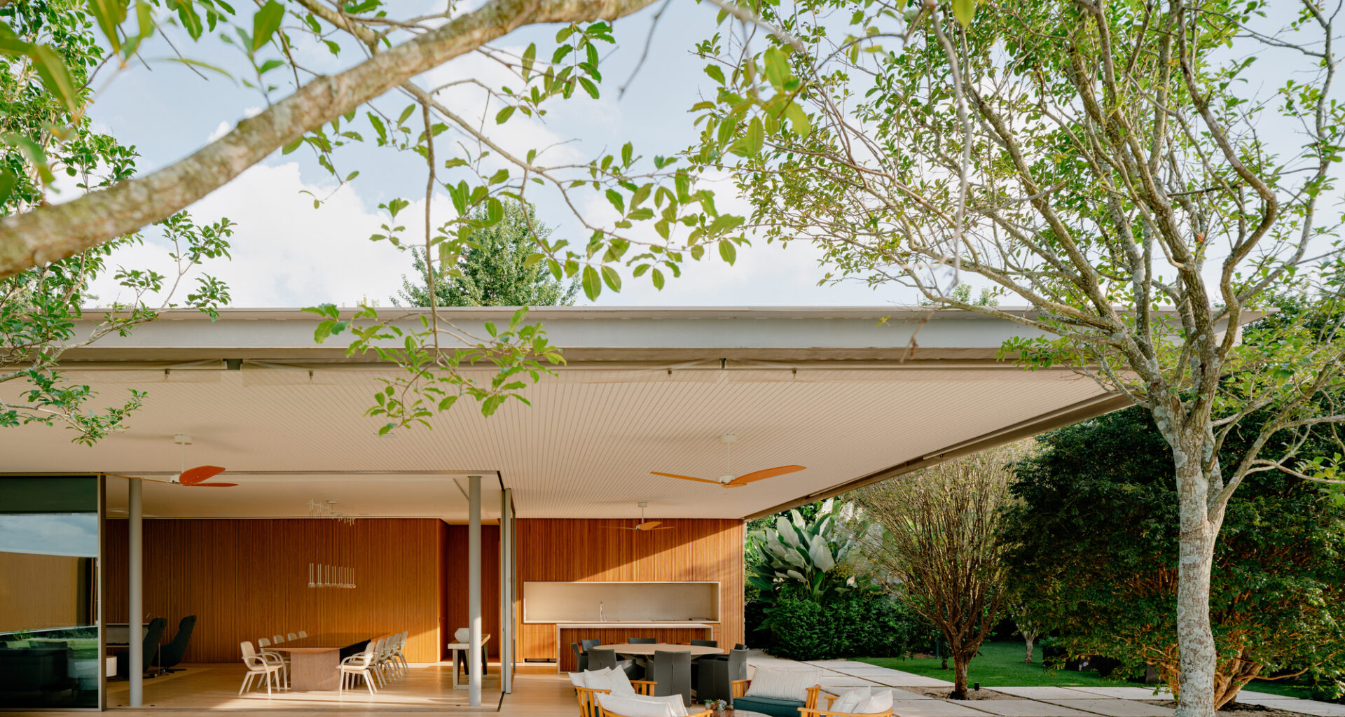 House of Sculpture / Sabella Arquitetura