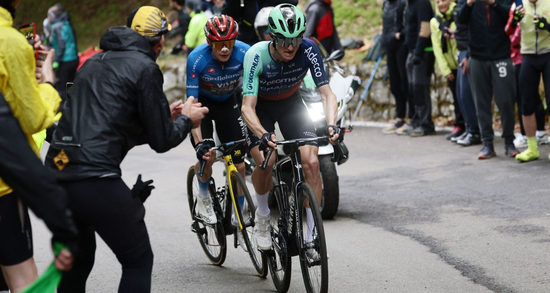 As it happened: GC stars put on a show as gap to pink shrinks again after stage 9 of Giro d'Italia 2026