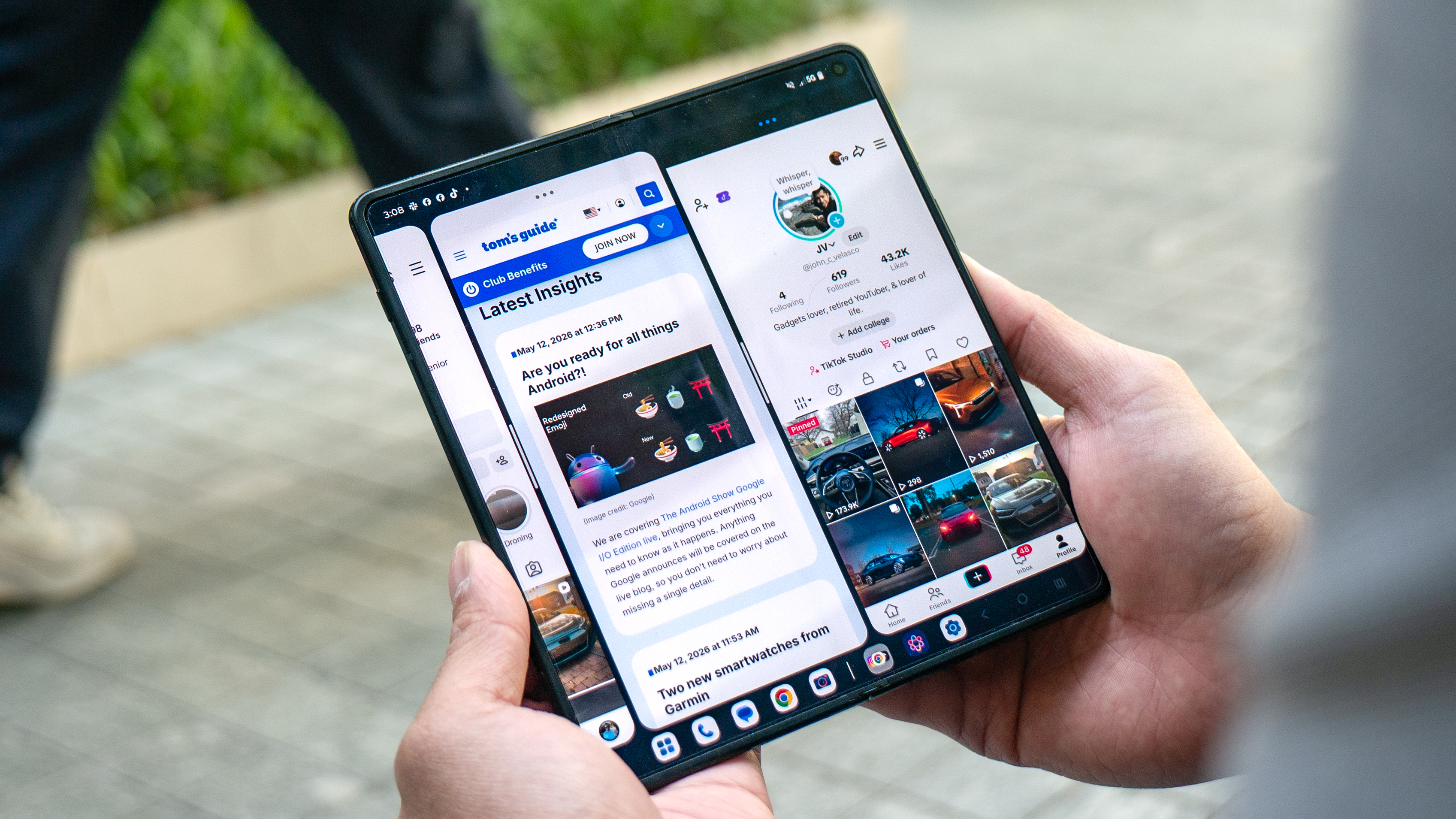 Motorola Razr Fold Review.
