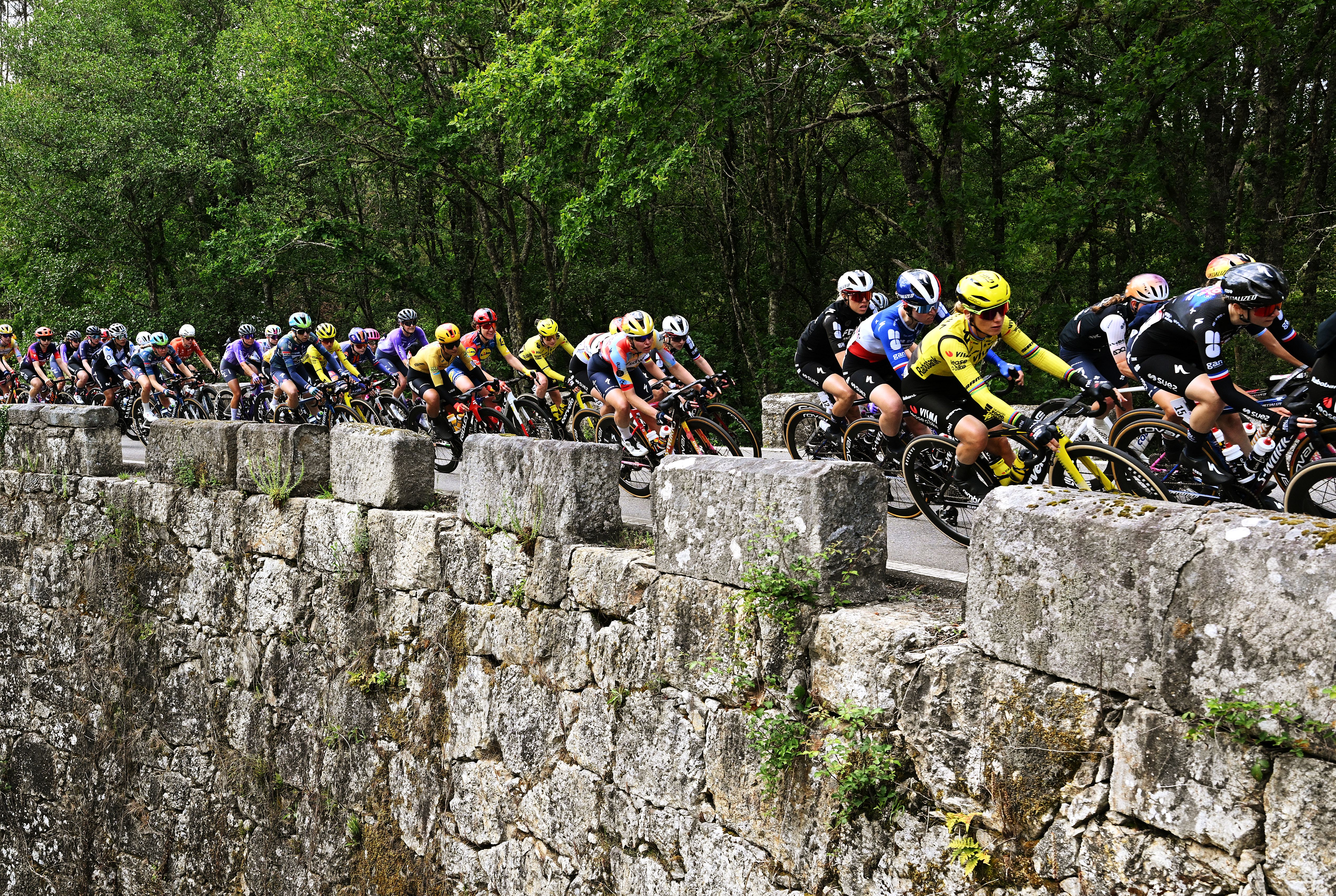 SAN-CIBRAO-DAS-VINAS, SPAIN - MAY 04: A general view of Pauline Ferrand-Prevot of France and Team Visma | Lease a Bike, Marie Le Net of France and Team FDJ United - SUEZ, Lea Curinier of France, Evita Muzic of France and Team FDJ United - SUEZ and the peloton competing during the 12th La Vuelta Femenina 2026, Stage 2 a 109.8km stage from Lobios to San Cibrao das Vinas / #UCIWWT / on May 04, 2026 in San Cibrao das Vinas, Spain. (Photo by Szymon Gruchalski/Getty Images)
