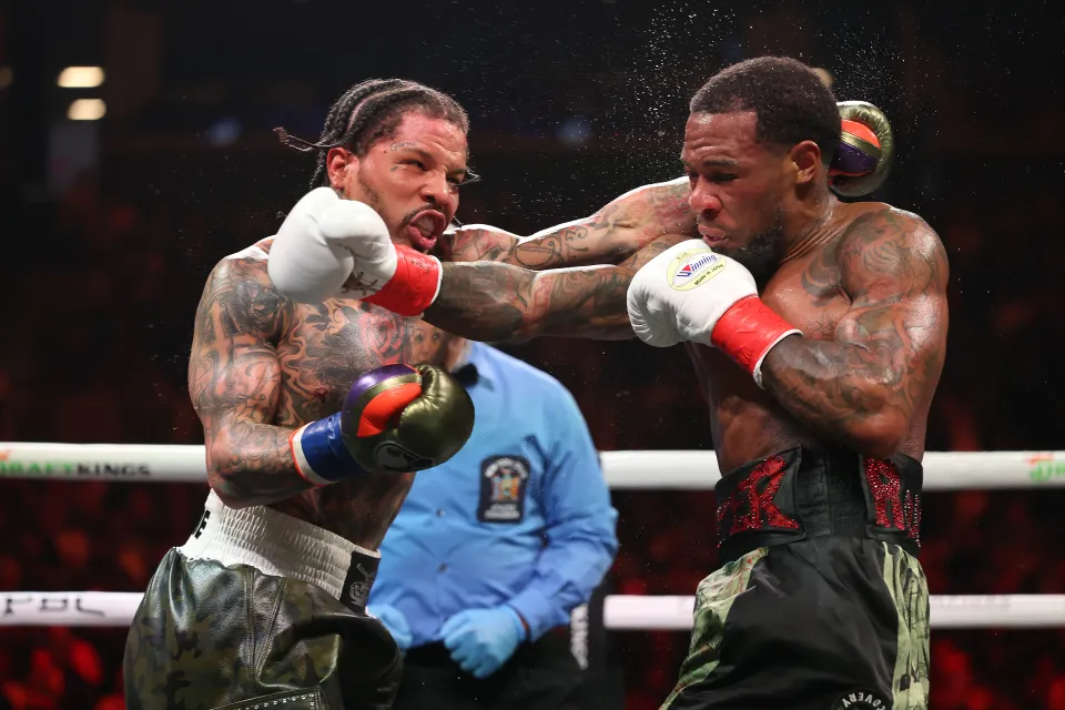 NEW YORK, NEW YORK - MARCH 01: Gervonta Davis exchanges punches with Lamont Roach Jr. during their bout for Davis' WBA lightweight title at Barclays Center on March 01, 2025 in New York City. (Photo by Al Bello/Getty Images)