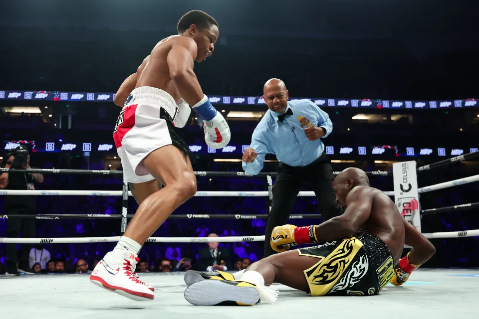 ANAHEIM, CALIFORNIA - JUNE 28: Floyd Schofield knocks down Tevin Farmer during their WBA Continental Lightweight title fight at Honda Center on June 28, 2025 in Anaheim, California. (Photo by Cris Esqueda/Golden Boy/Getty Images)