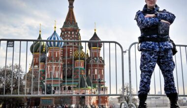 Russia's economy is much worse than it seems, and 'elites are increasingly alarmed' as GDP contracts