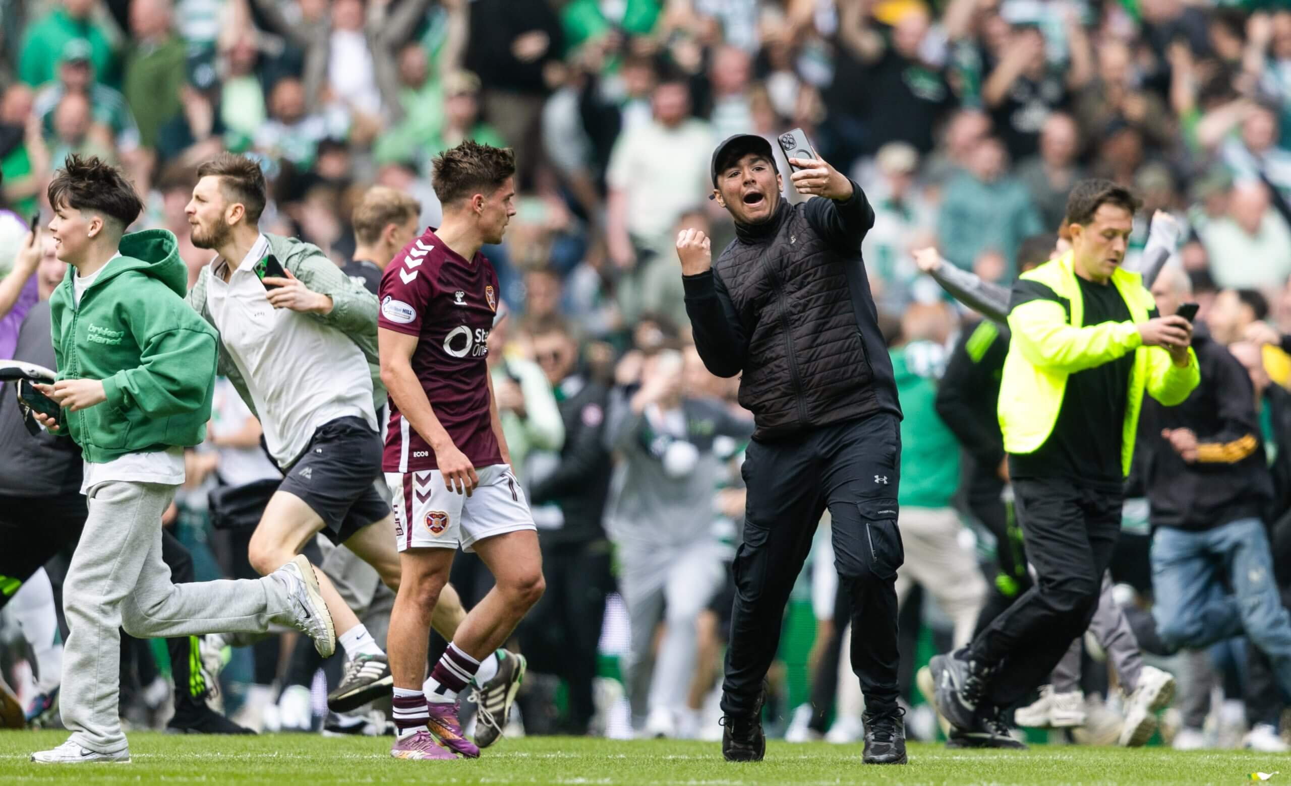 Hearts players were forced to leave the pitch following hundreds of fans entering the field of play 